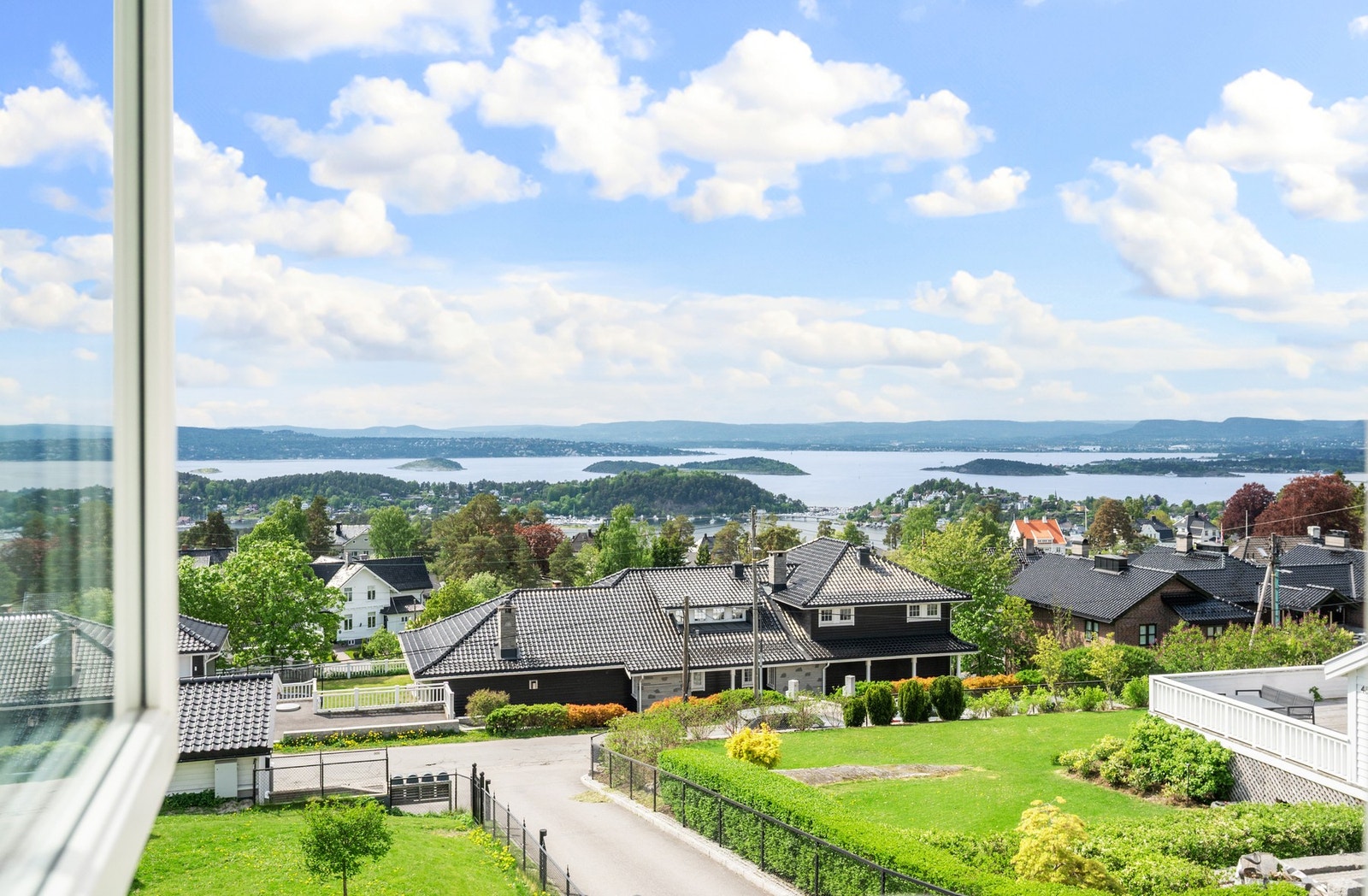 Herfra er det fantastisk utsikt mot fjorden! Galleribilde