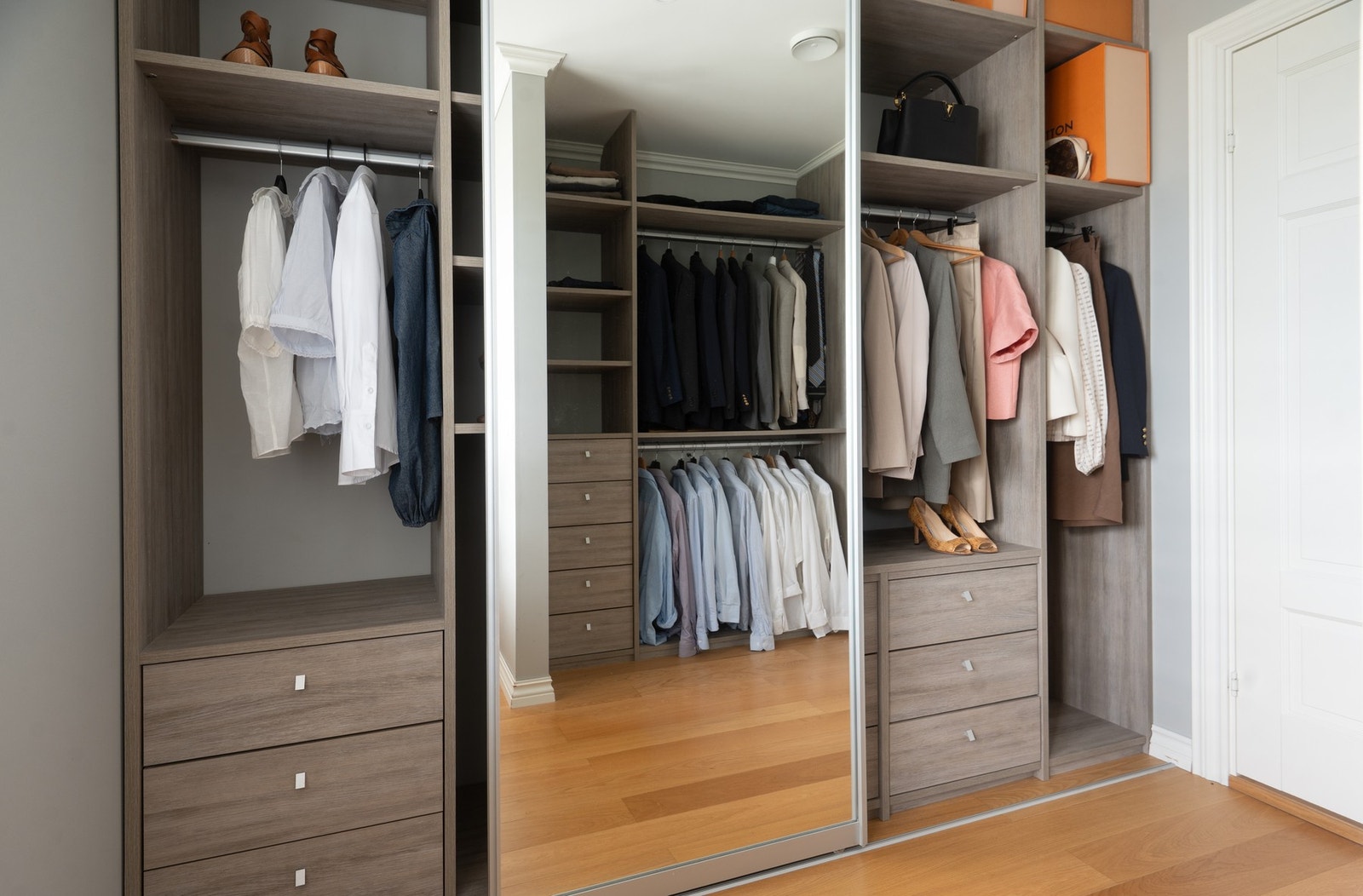 Walk-in garderobe. Galleribilde