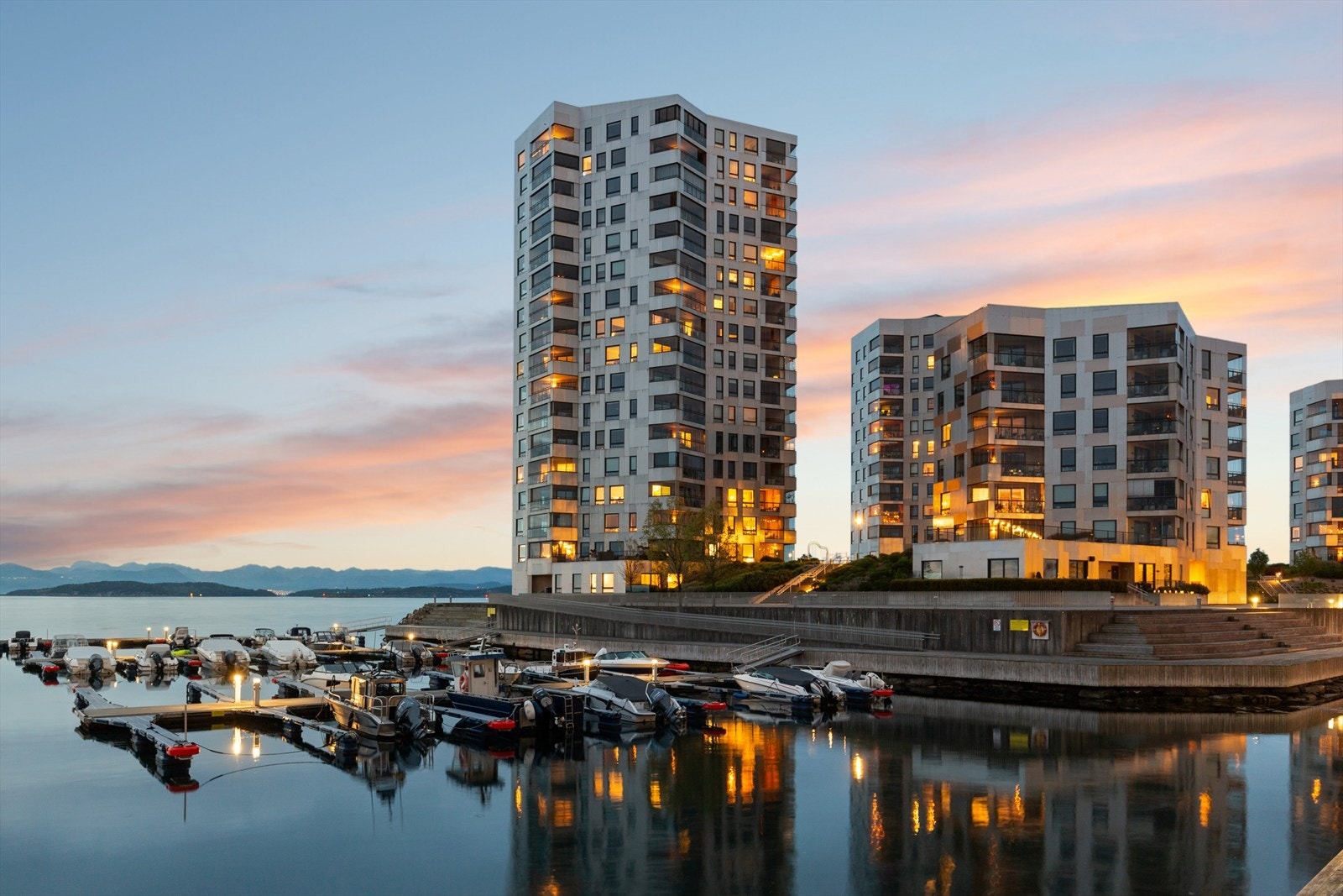 Stavanger Øst er et av byens mest attraktive områder - med umiddelbar nærhet til naturlige omgivelser, sjø, og urbane fasiliteter. Galleribilde