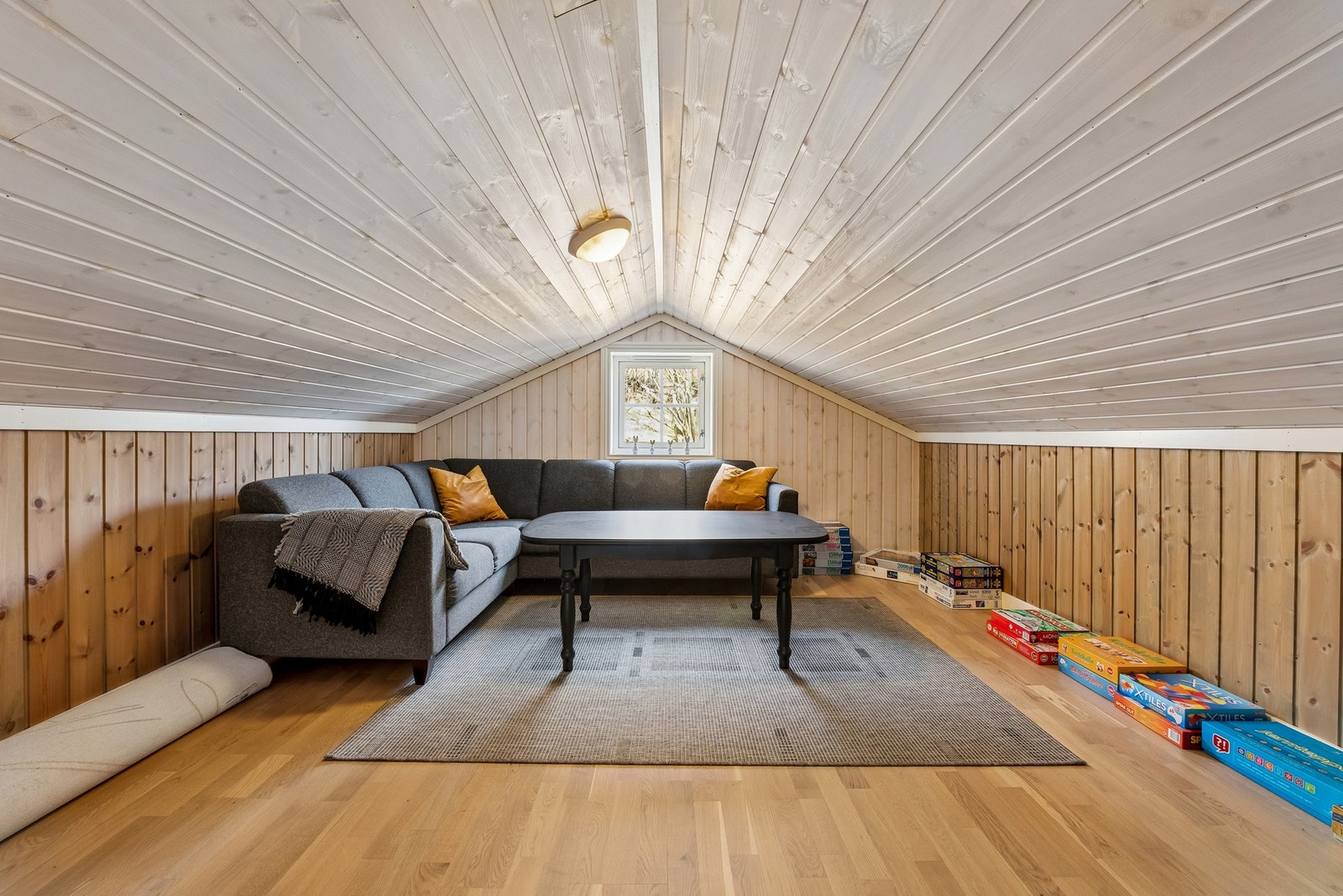 Loft i hytta. Galleribilde