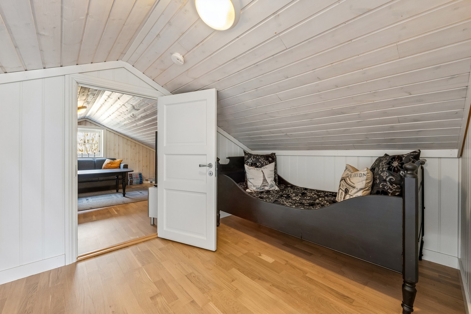 Loft i hytta. Galleribilde