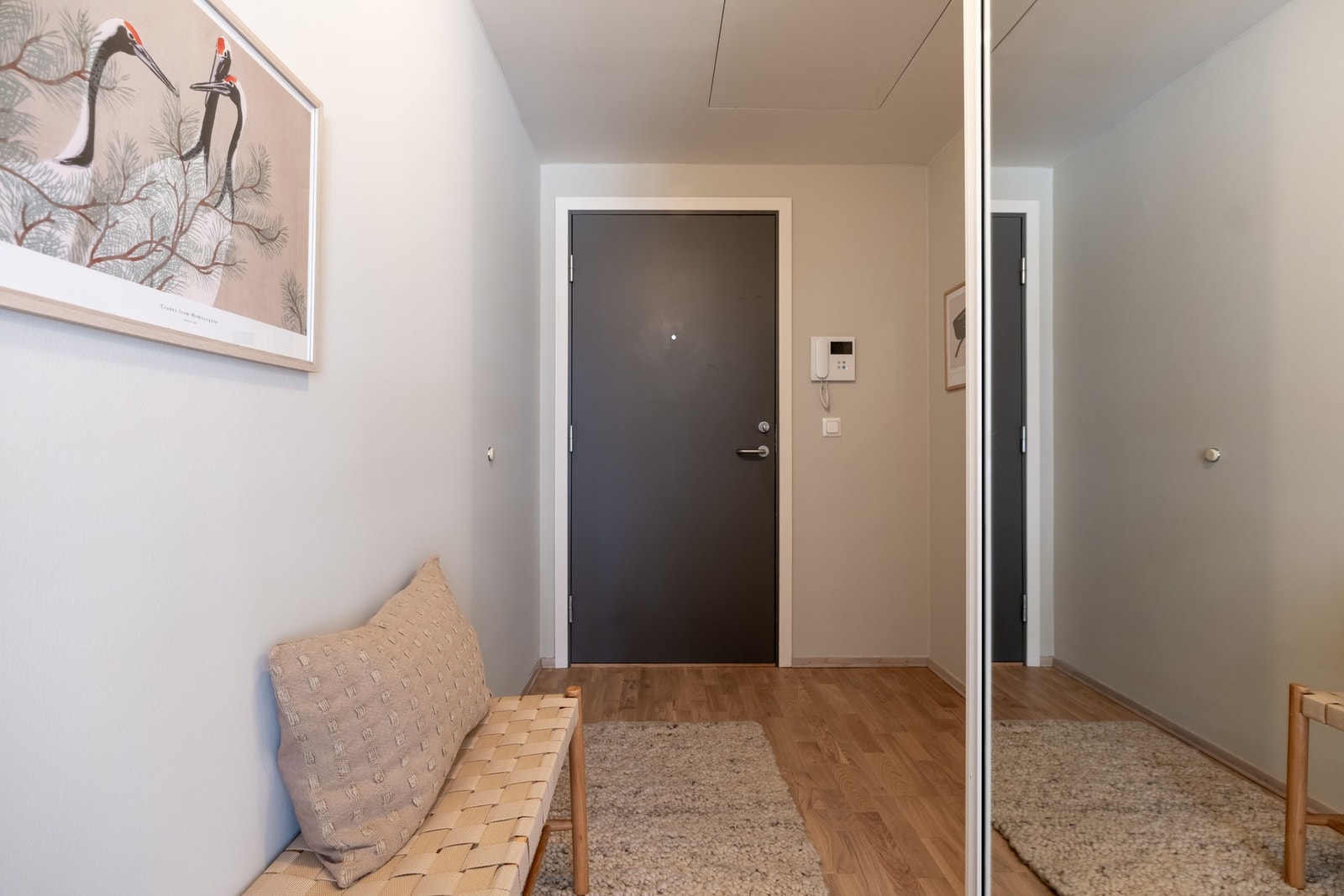 Skyvedørsgarderoben medfølger. Av ekstern lagring er det en bod på 5 kvm. Galleribilde