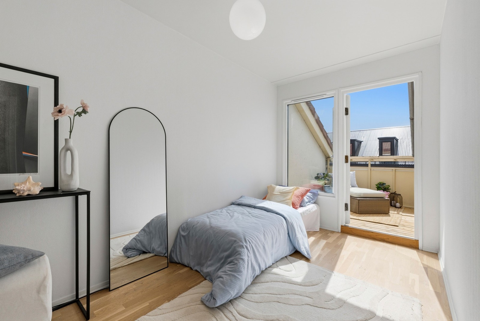 Soverom nr.2 er av god størrelse med plass til seng og ønsket møblement. Galleribilde