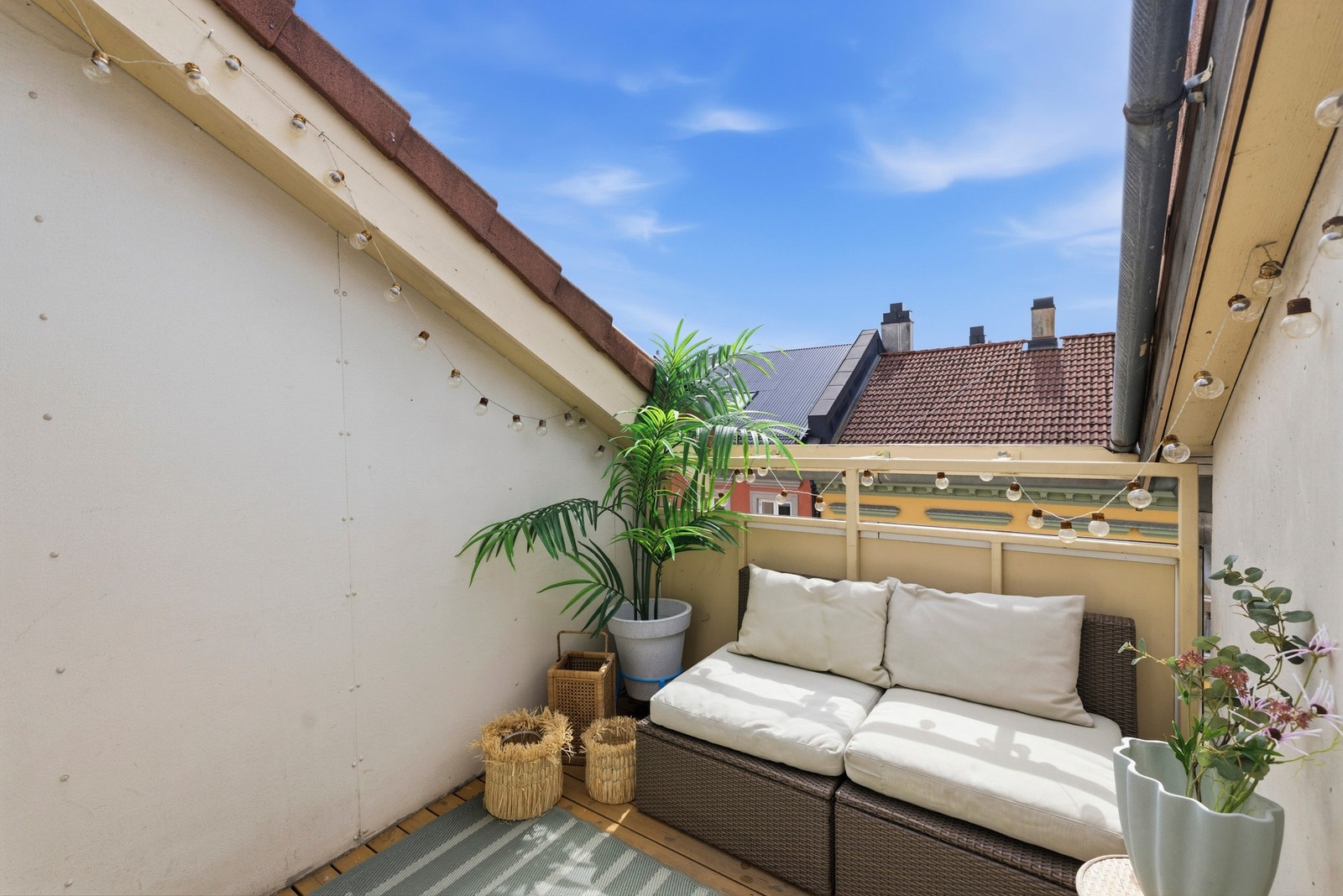 Herlig takterrasse med god plass til utemøbler. Galleribilde