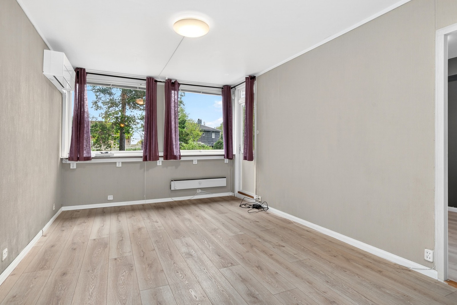 Det er lagt nytt gulv i stuen. Galleribilde