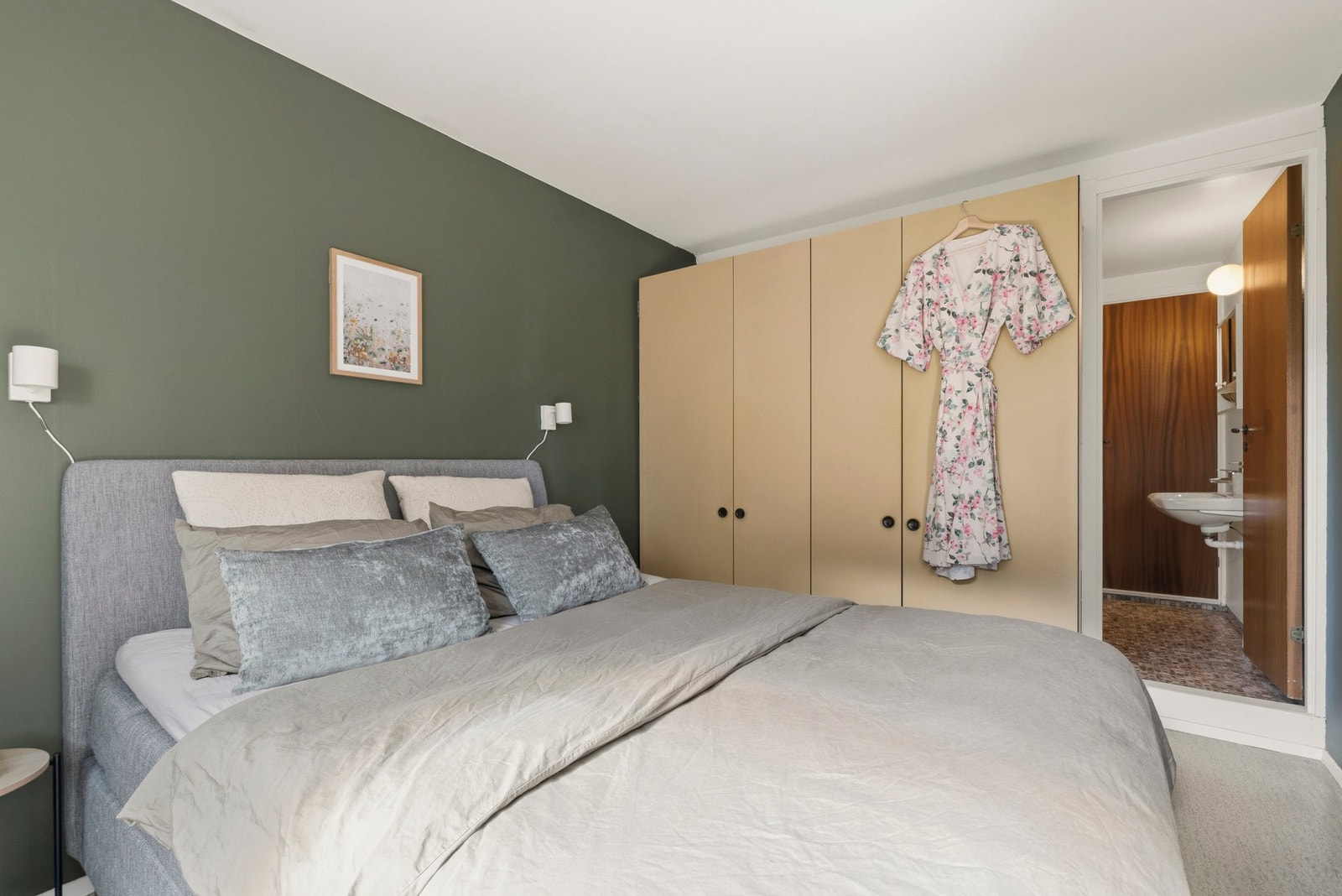 God plass til garderobeskap Galleribilde
