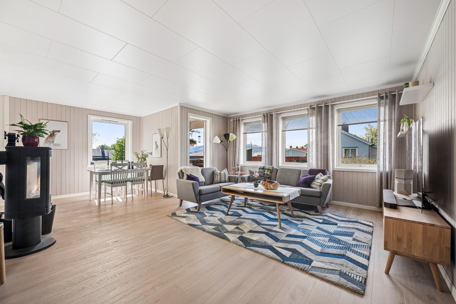 EiendomsMegler 1 Bodø Fauske sentrum - Sentral 3-roms andelsleilighet på Fauske | Sørvestvendt, overbygget terrasse |Borettslaget leier ut to hybler i