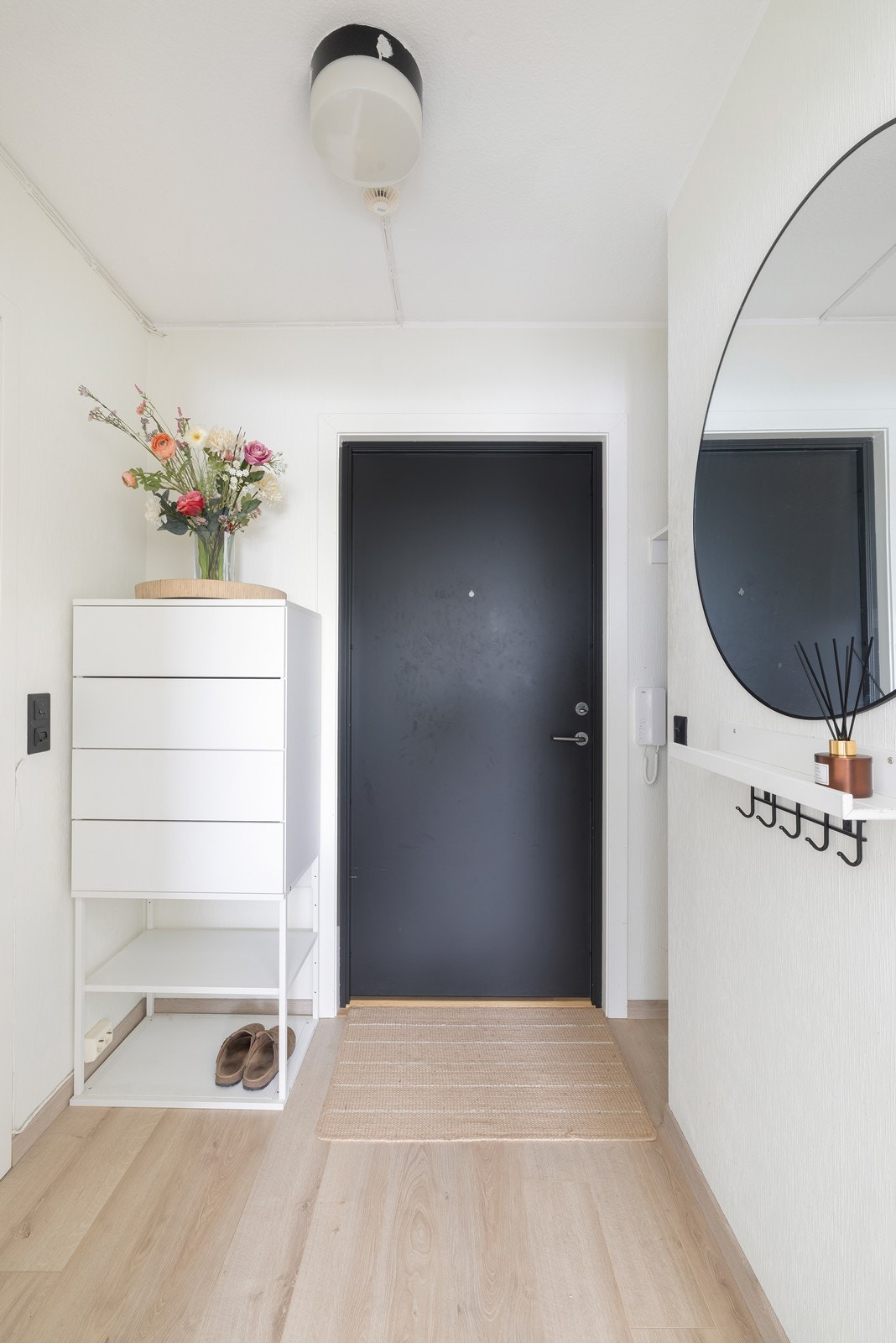 Lyst og pent inngangsparti. Galleribilde