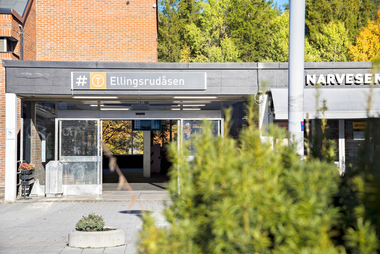 Kort gangavstand til T-bane med hyppige avganger mot Oslo sentrum og omegn. Galleribilde