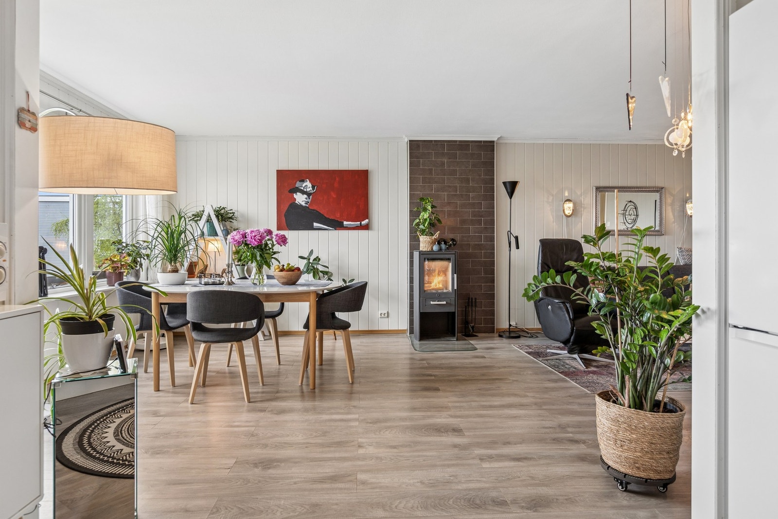 Vedfyring gir deg ekstra god og lun varme ved behov. Galleribilde