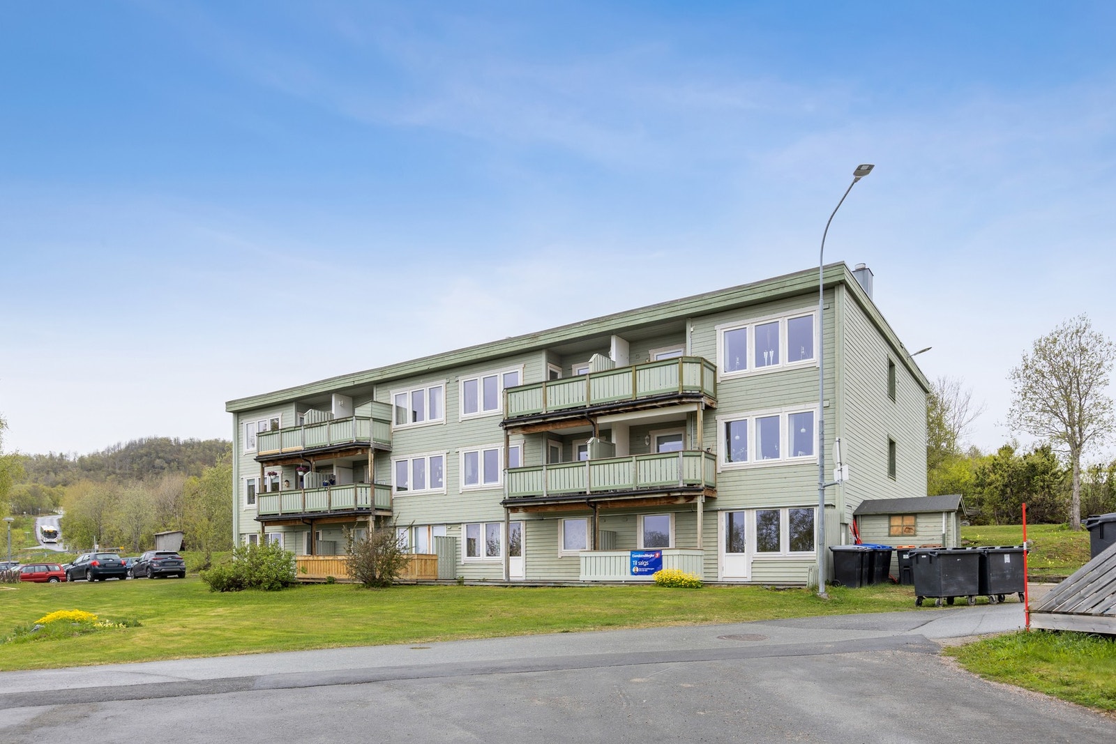 Grønnliveien 7 med flotte uteområder til glede for beboerne. Galleribilde