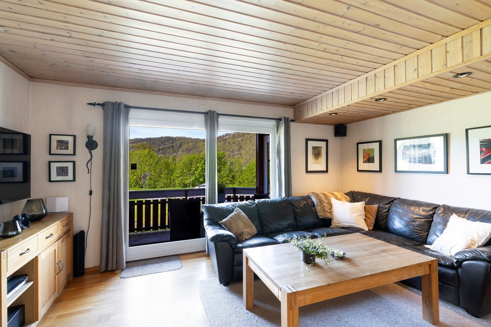 Fra stuen er det adkomst til veranda. Galleribilde