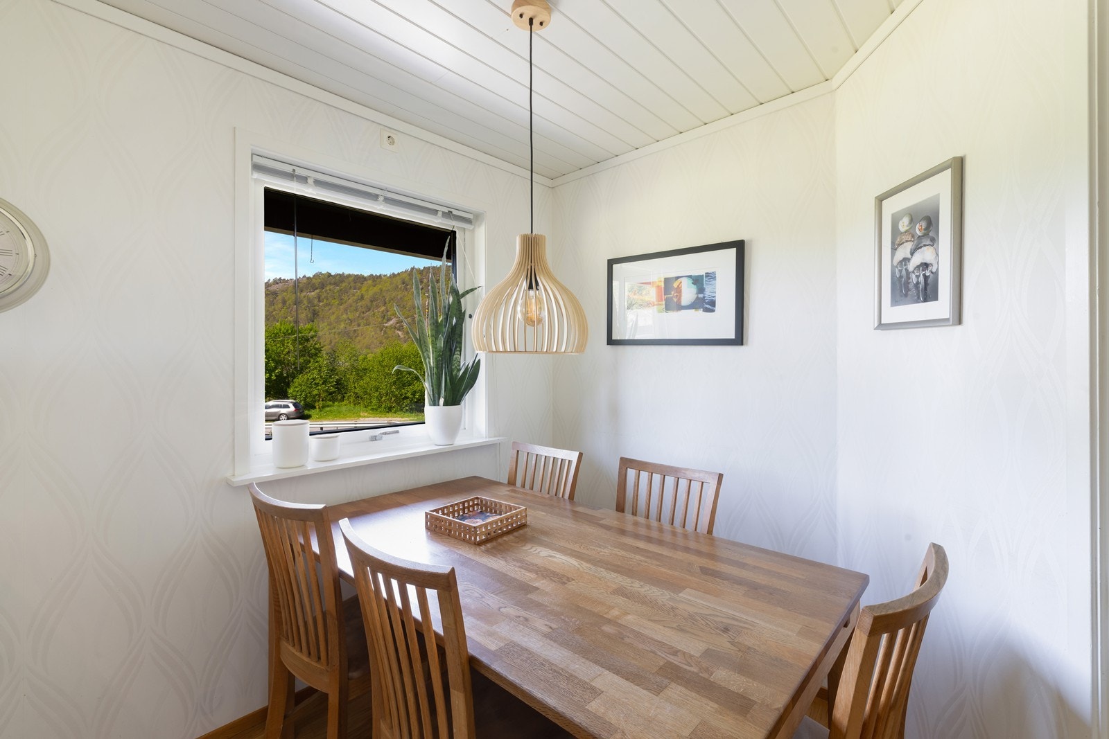 Spiseplass på kjøkken. Galleribilde