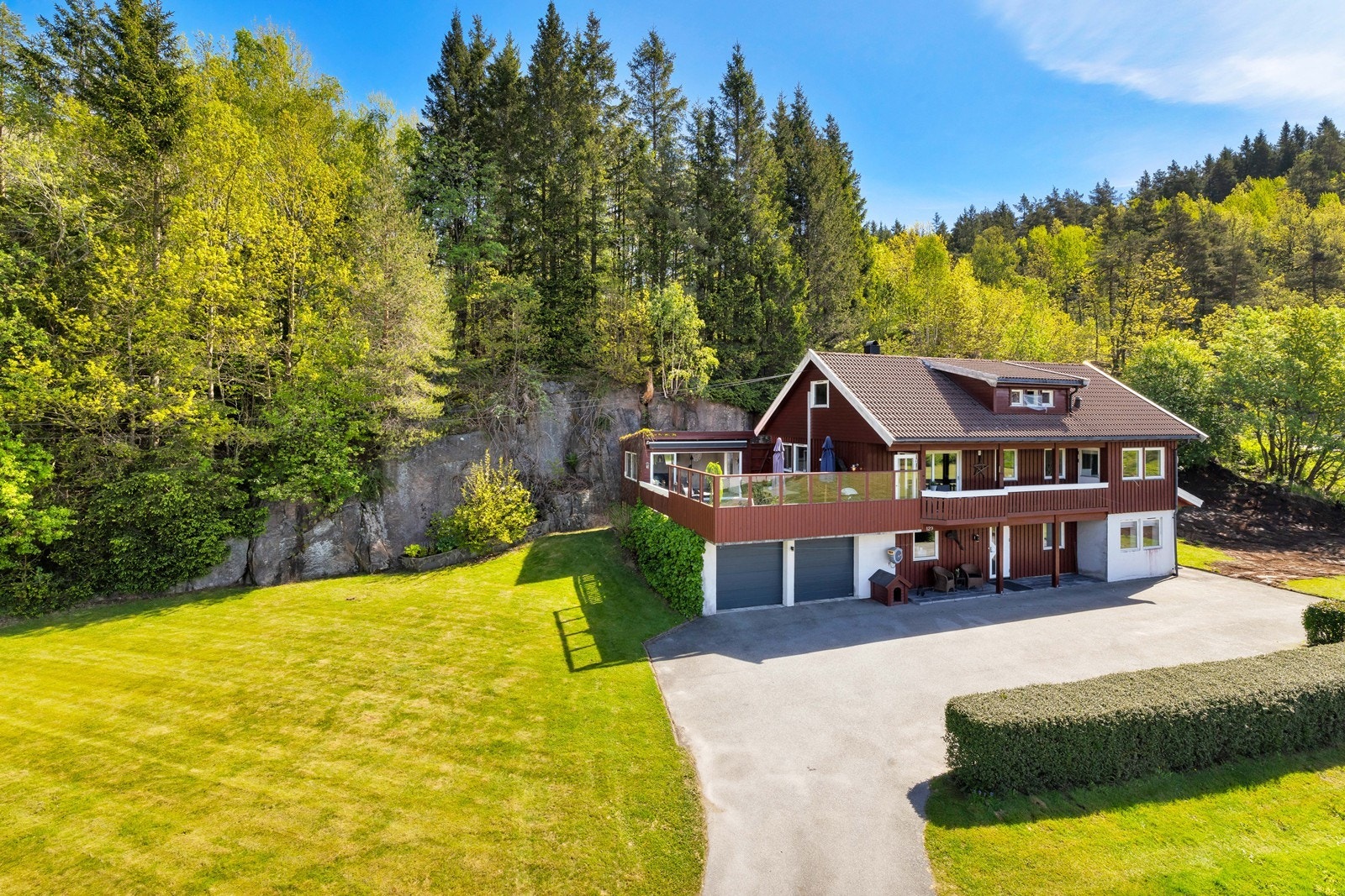 Velkommen til Rosselandsvegen 129! Ta kontakt med megler ved spørsmål om boligen. Galleribilde