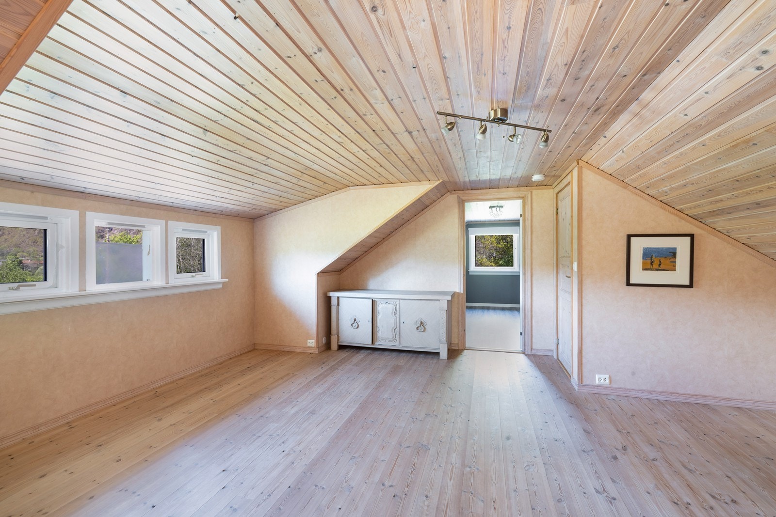 Loftstue. Galleribilde