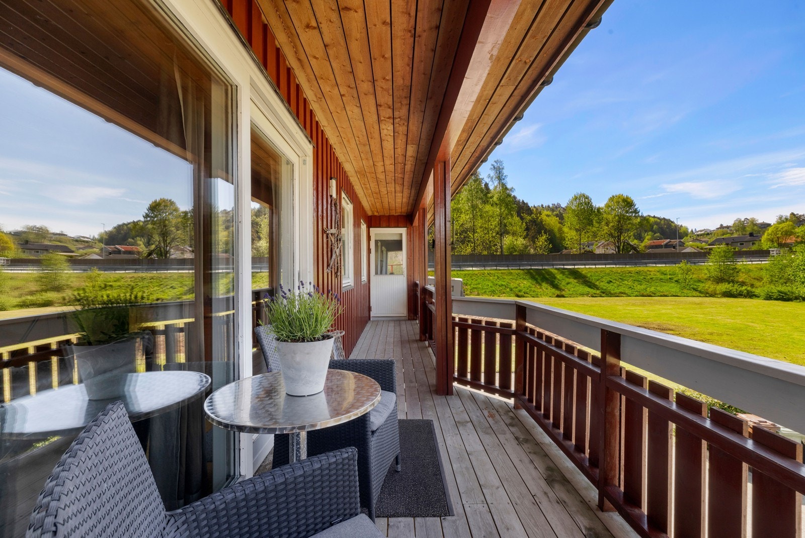 Veranda foran stue. Galleribilde