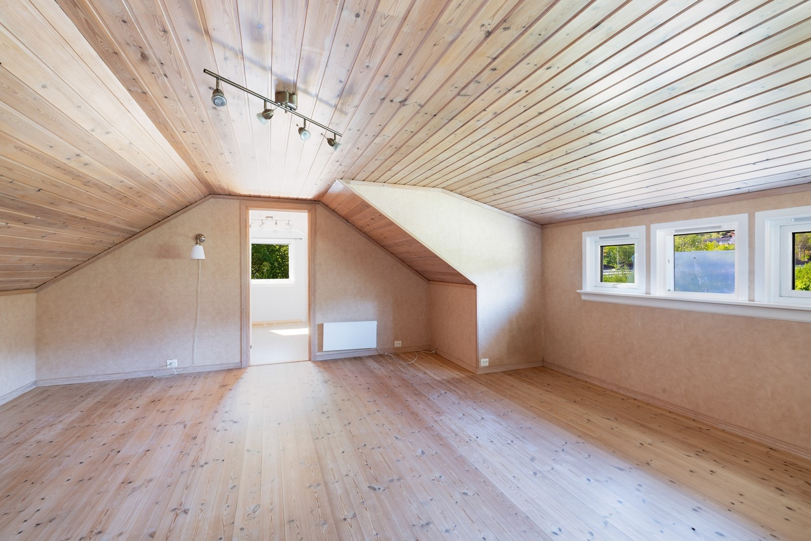 Loftstue. Galleribilde