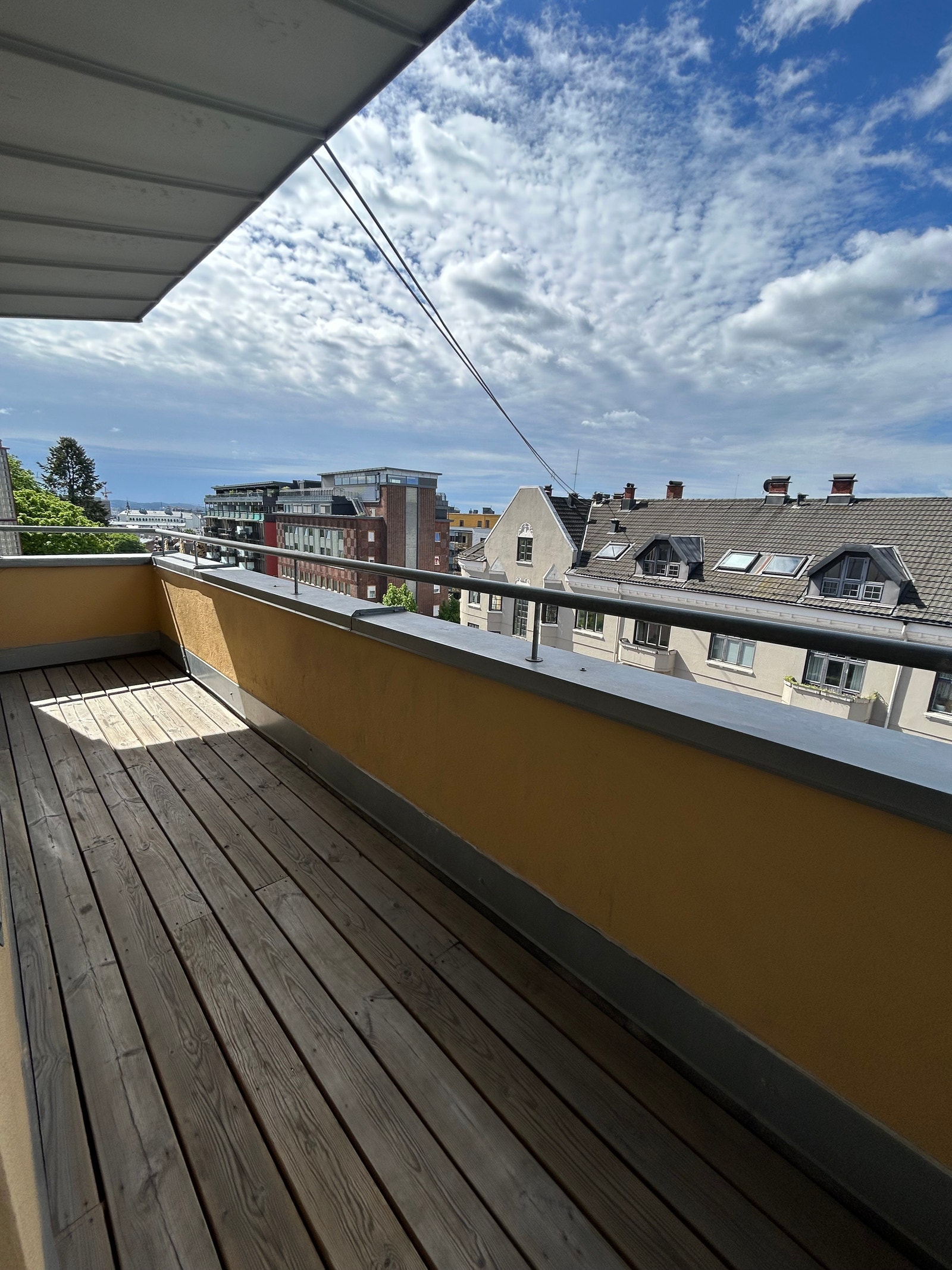 Balkong 1 utenfor stuen. Galleribilde