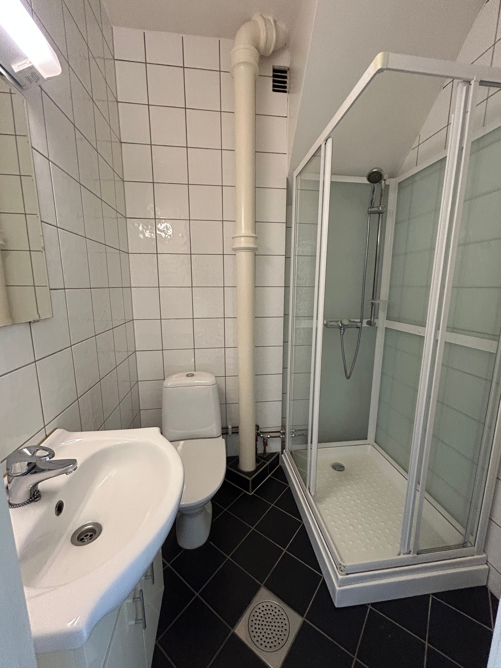 Flislagt dusjbad. Galleribilde