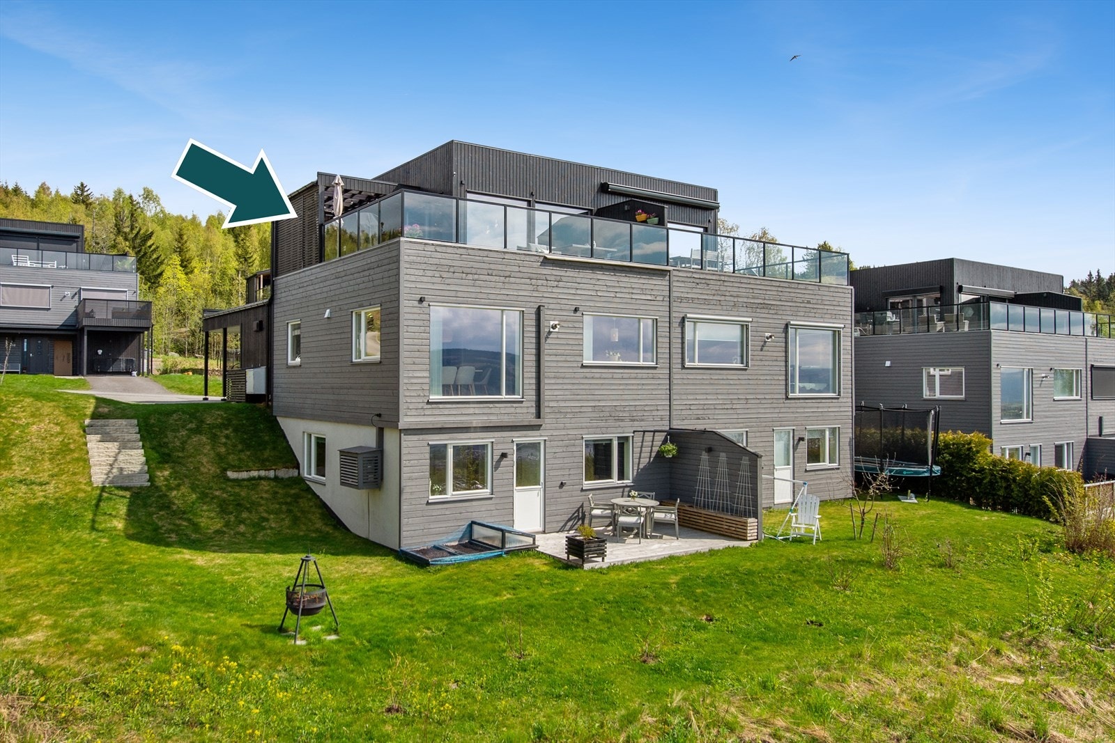 Velkommen til denne moderne tomannsboligen. Galleribilde