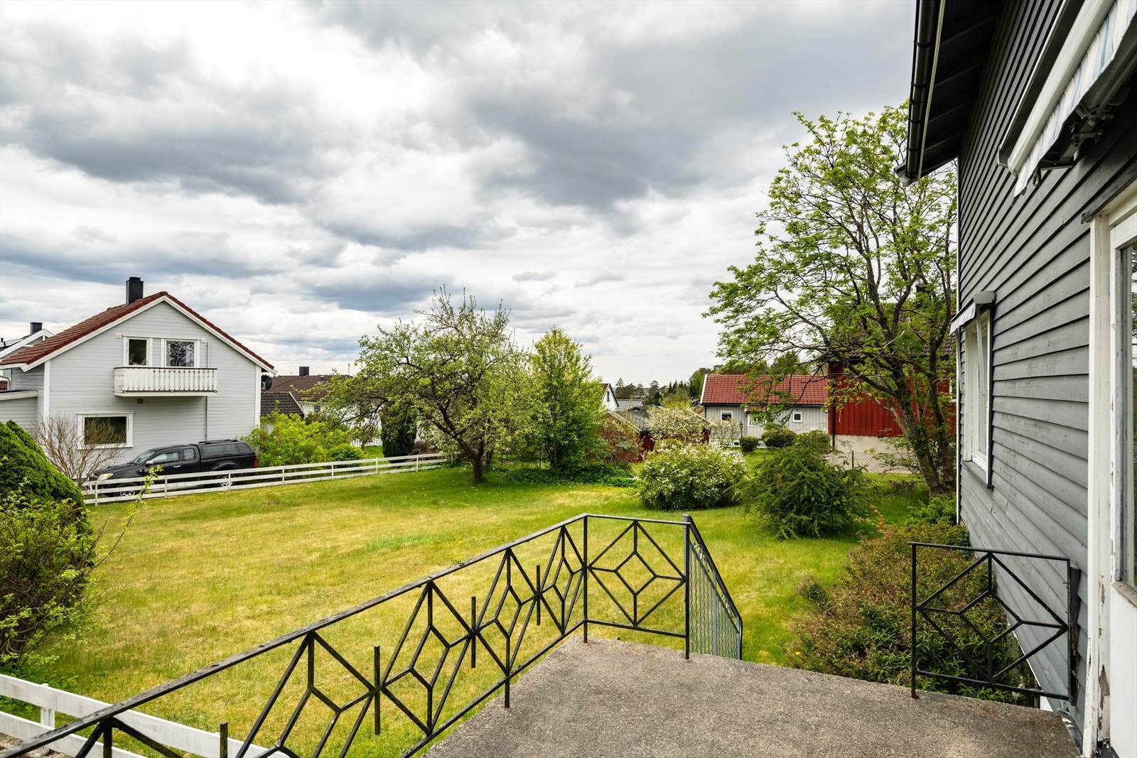 Stort og pent uteområde Galleribilde