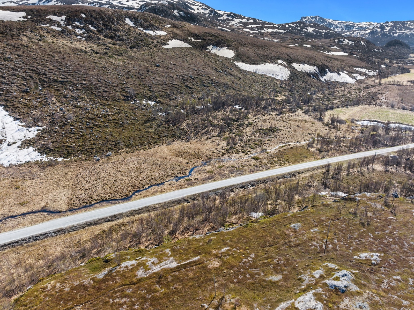 Et landskap preget av fjell, vidder og den konstante nærheten til sjøen. Galleribilde