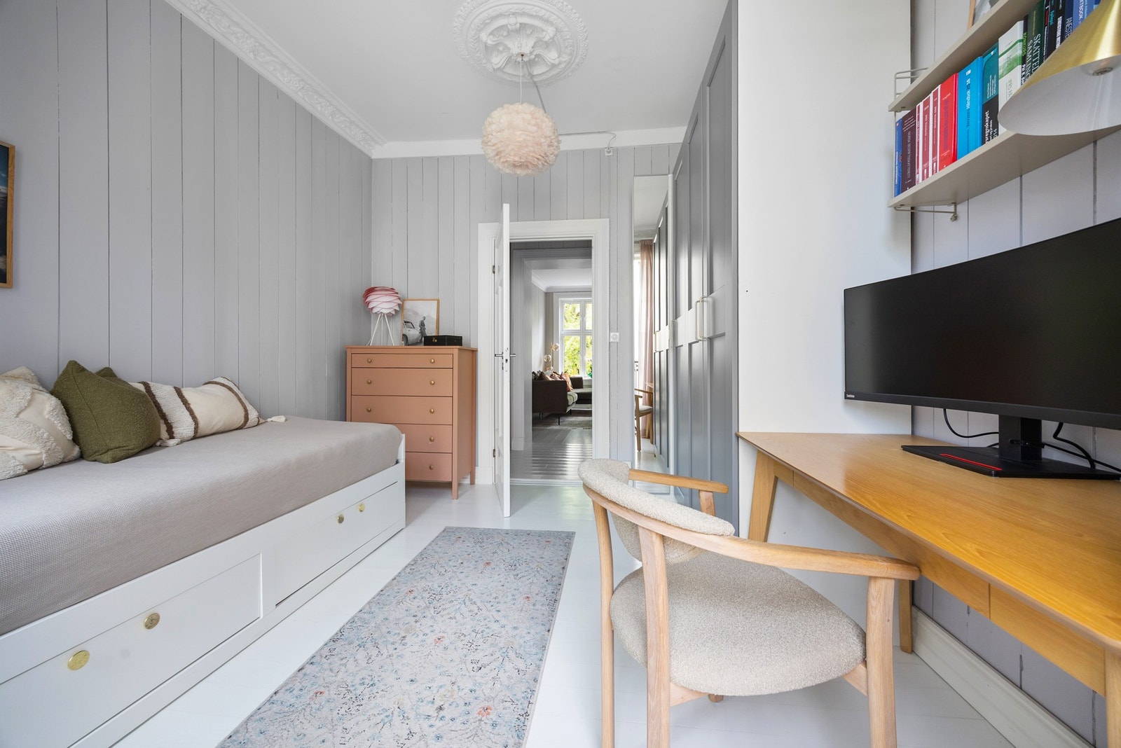 Fra rommet er det også utgang til balkongen. Galleribilde
