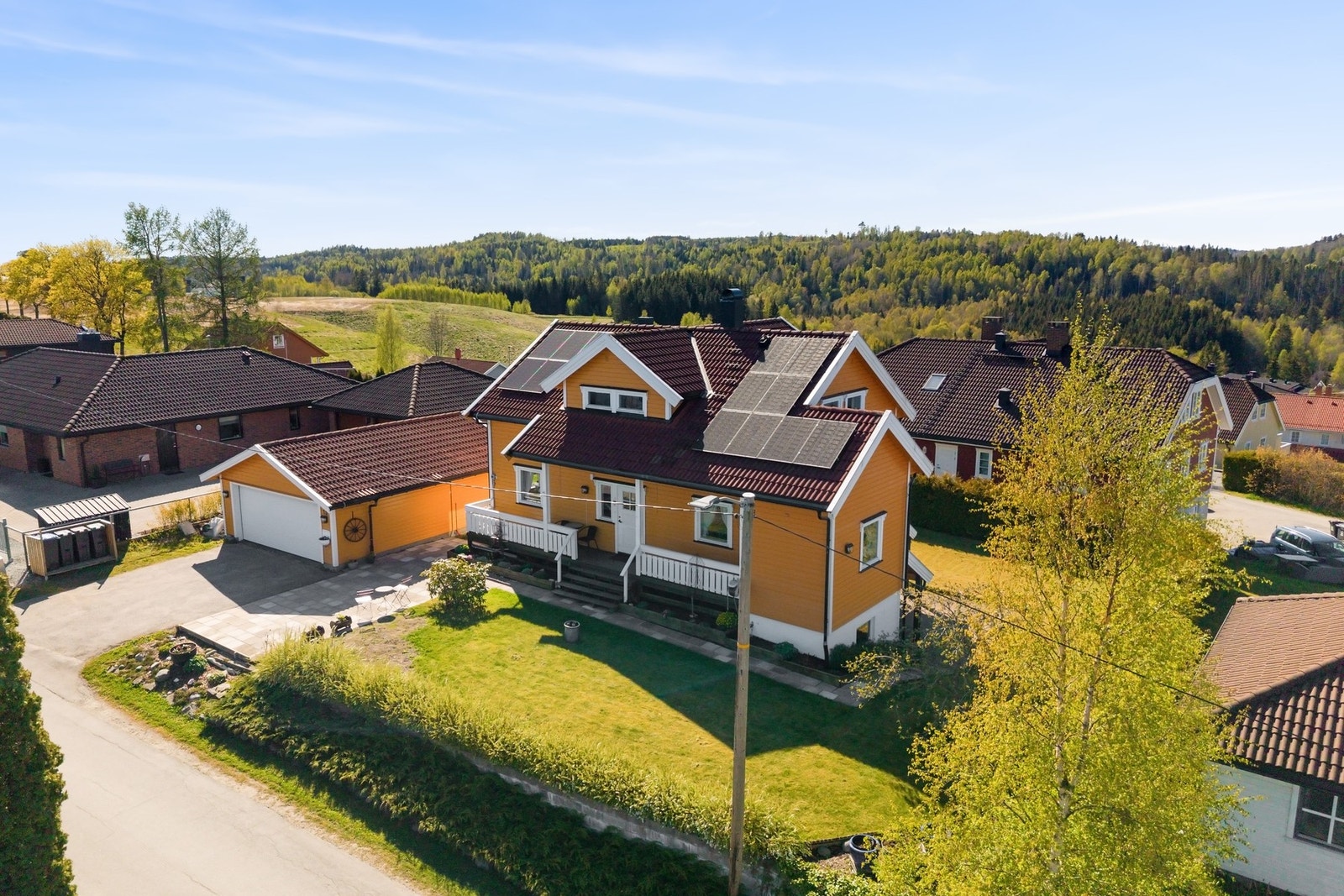 Boligen har solcelleanlegg og dobbel garasje Galleribilde