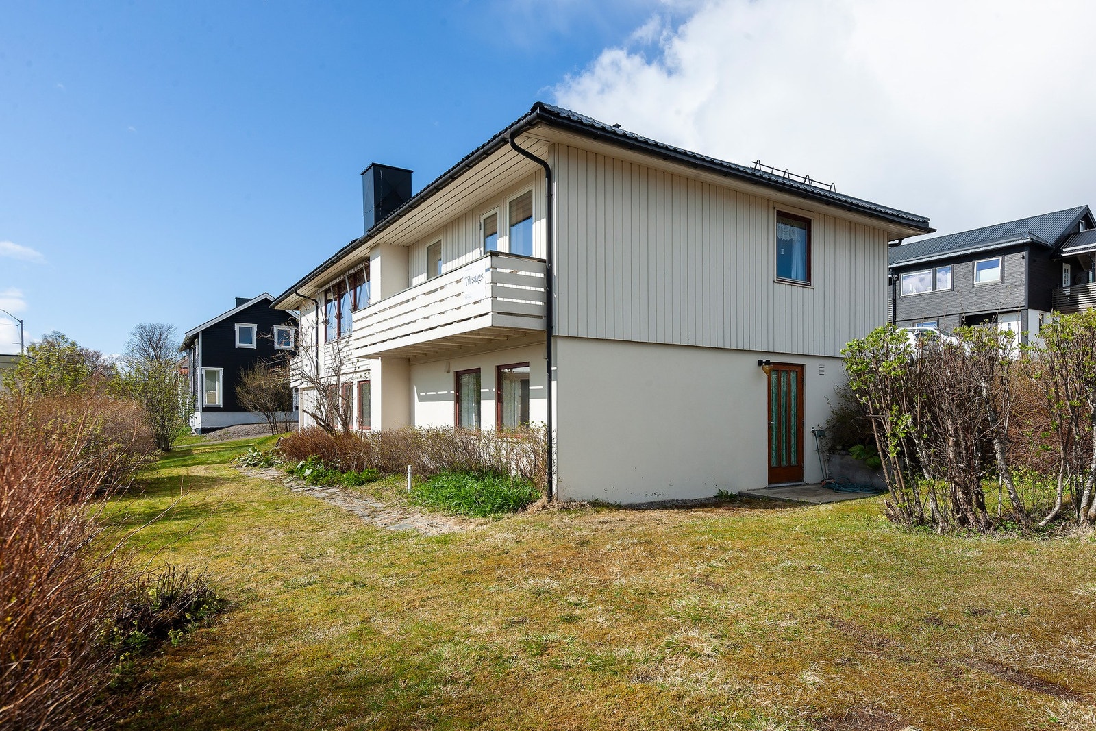 Inngangspartiet til hybel/sokkelleilighet Galleribilde