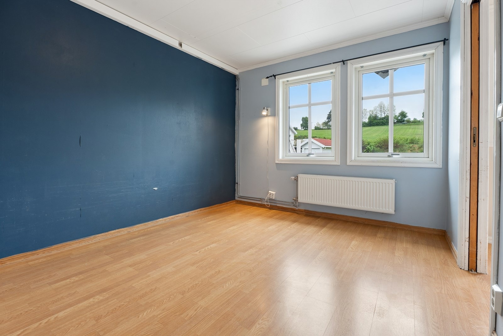 Boligen har to gode soverom i første etasje. Galleribilde