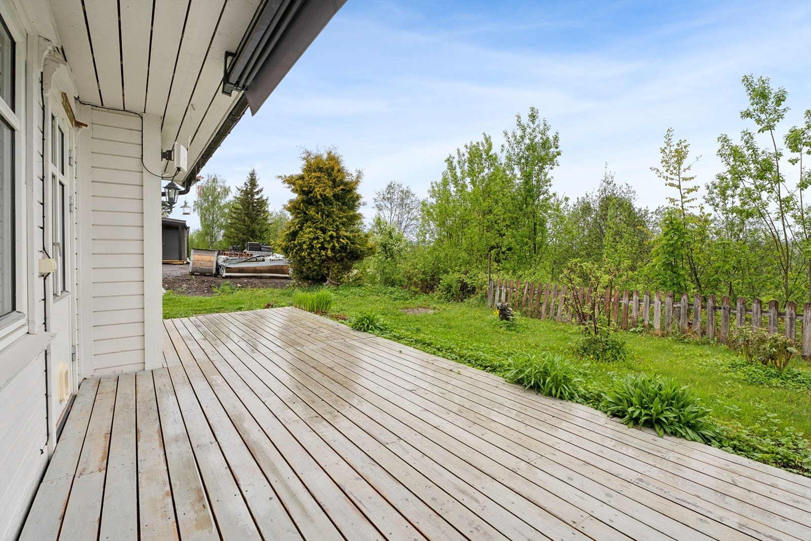 Fra stuen er det direkte utgang til en nord-vestvendt terrasse på 22 m². Galleribilde