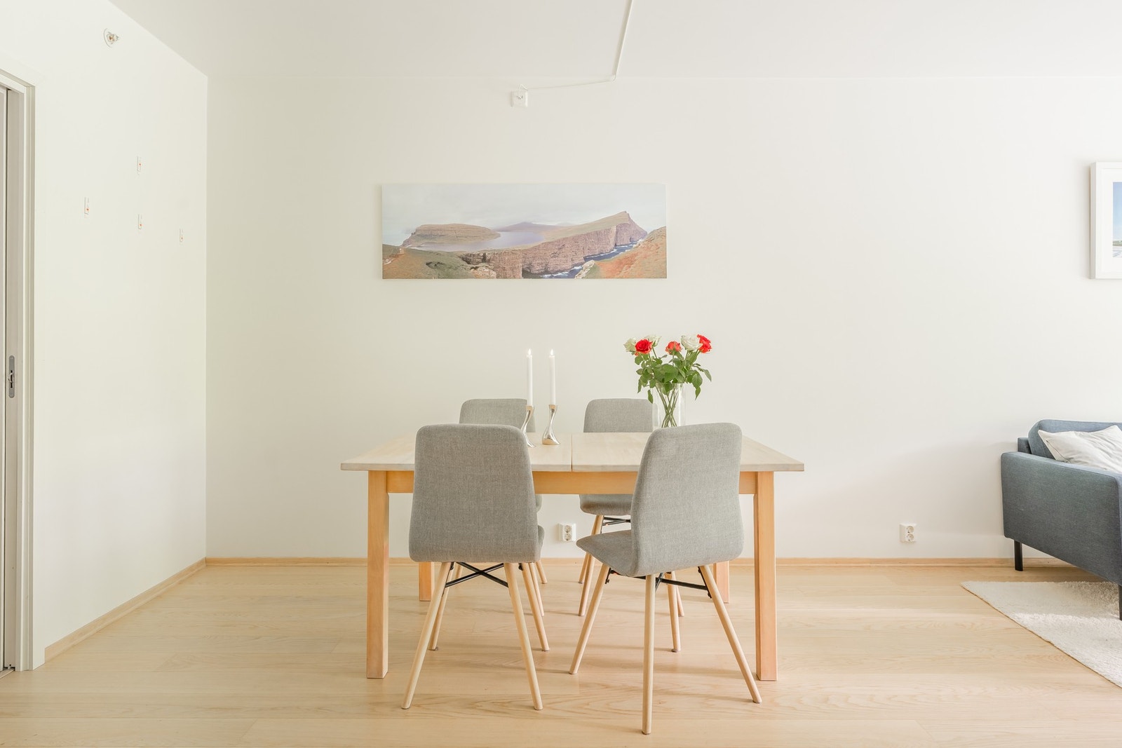 Det er dermed god plass til den favoriserte sofakroken og spisebord av god størrelse. Galleribilde