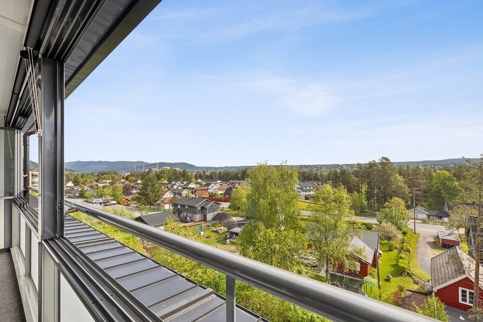 Nyt denne herlige utsikten over byen og område. Galleribilde
