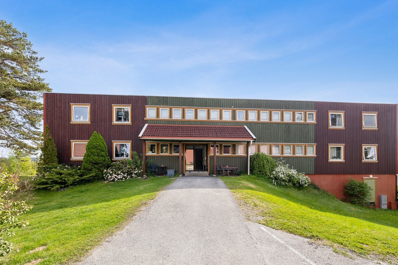 Fasade inngangsparti. Galleribilde