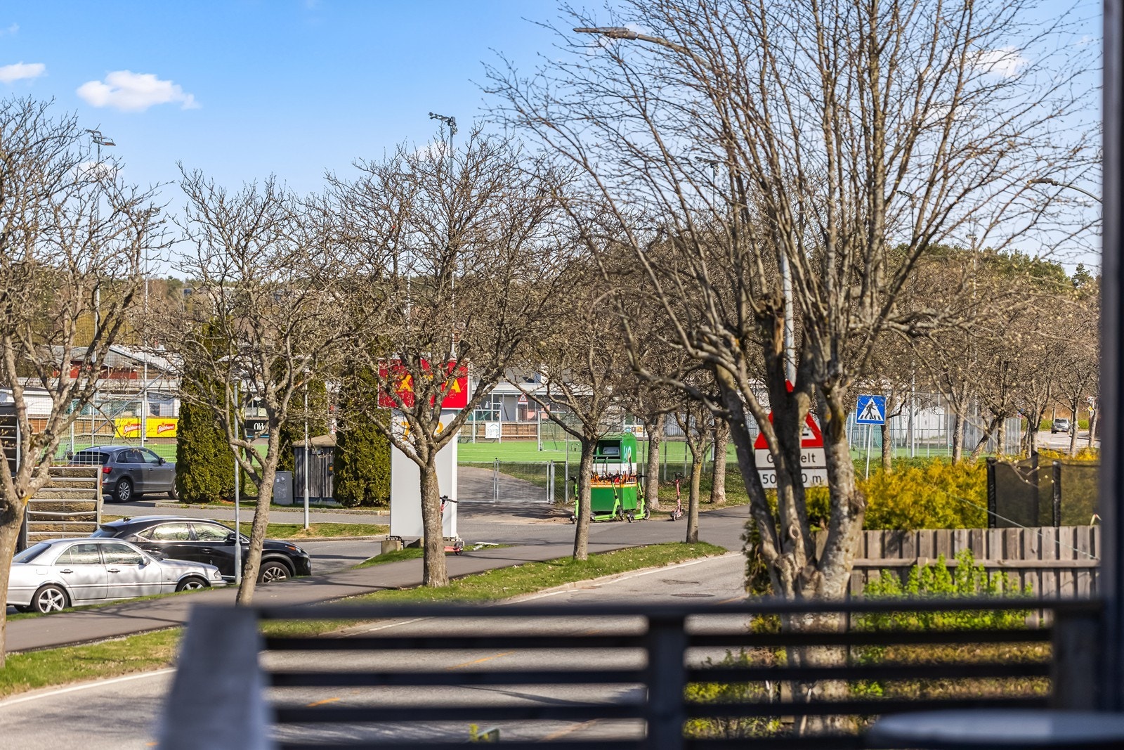 Det er kort vei til skole, barnehager, butikker og flotte turområder Galleribilde