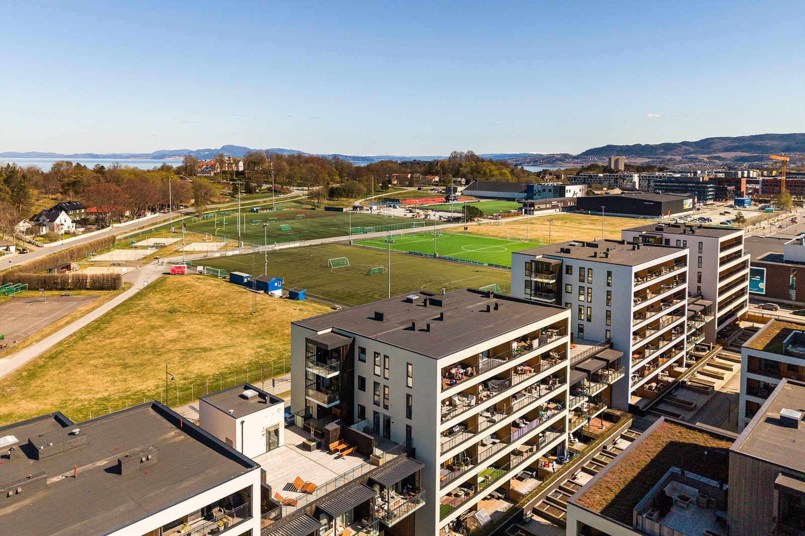 Fra leiligheten har man umiddelbar nærhet til blant annet Koteng Arena og City Lade. Galleribilde