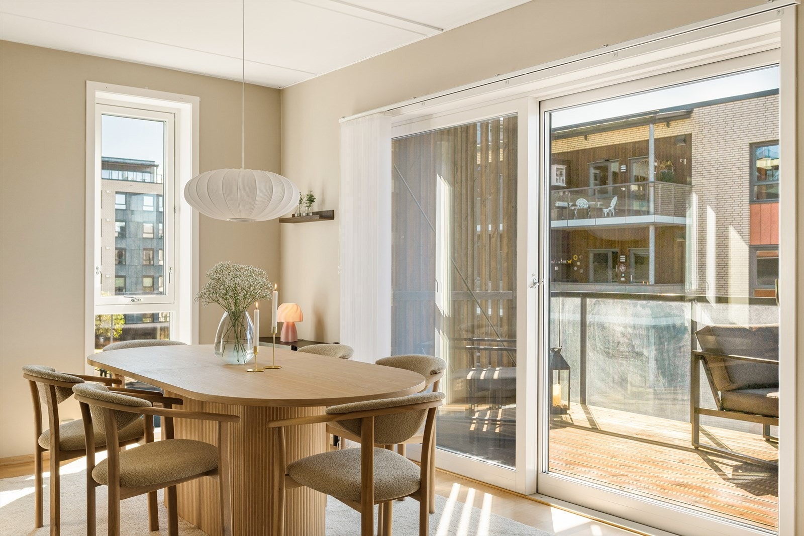 Leiligheten fremstår som svært gjennomført med sitt moderne uttrykk. Galleribilde