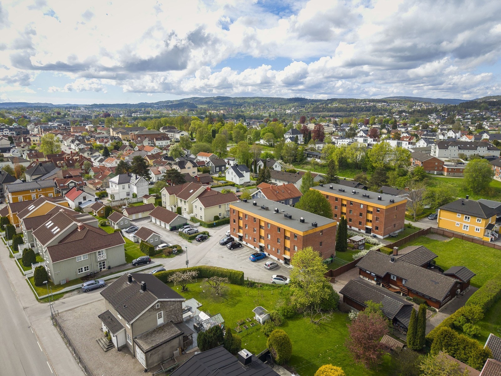 Leiligheten ligger fint til med kort gangavstand til turområder, Lietorvet, sentrum, bussforbindelse og mer Galleribilde