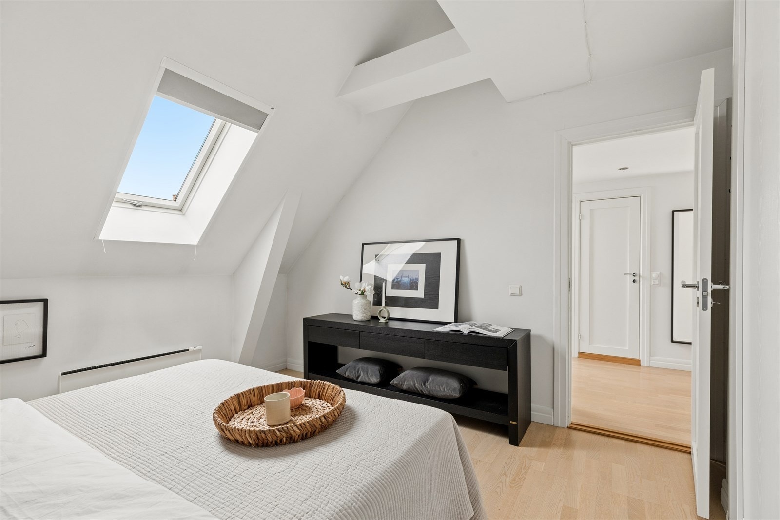 Soverommet har plass til dobbeltseng og møblement. Galleribilde