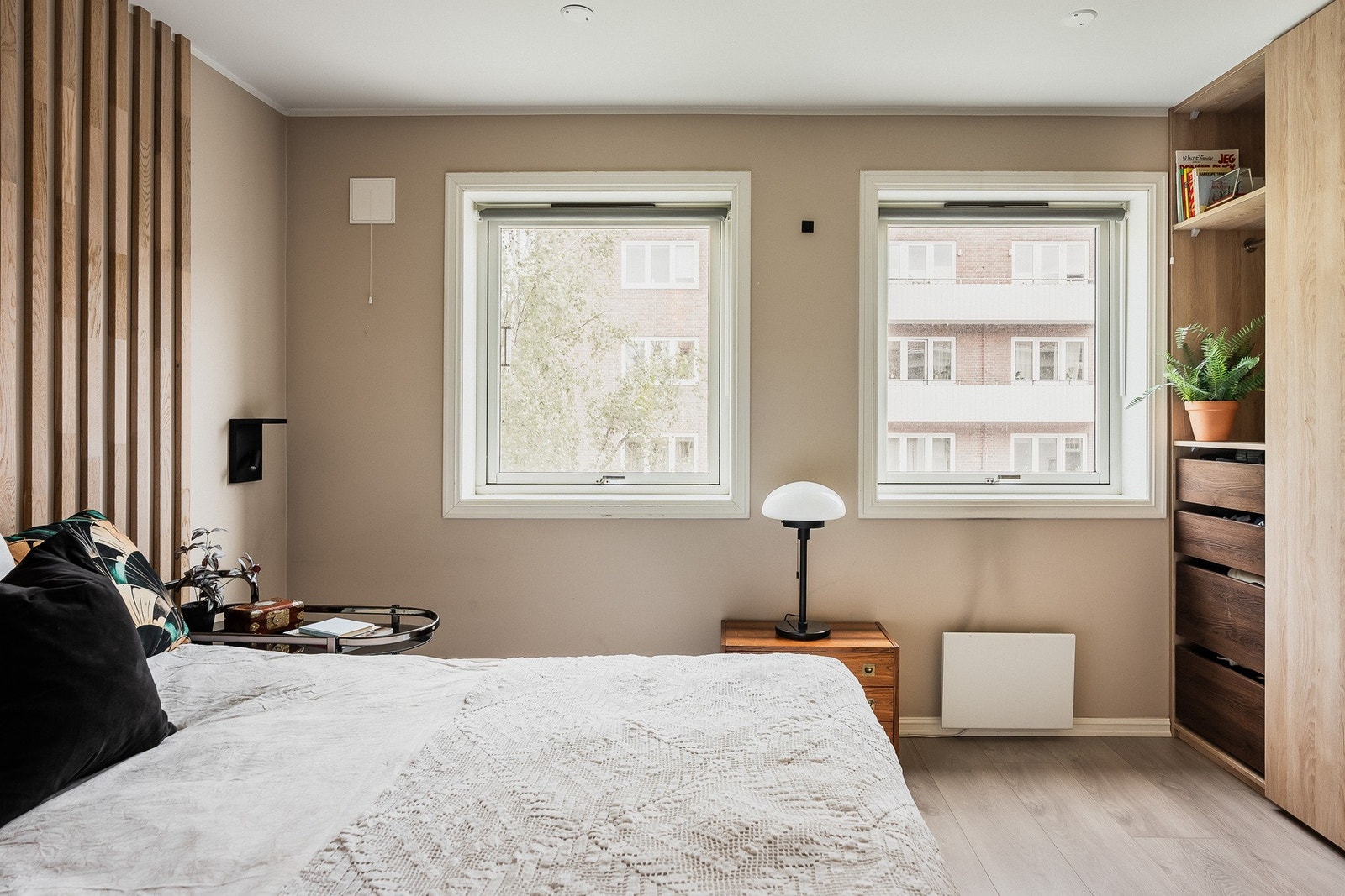 Hovedsoverommet har god plass til dobbeltseng og tilhørende møblement. Galleribilde
