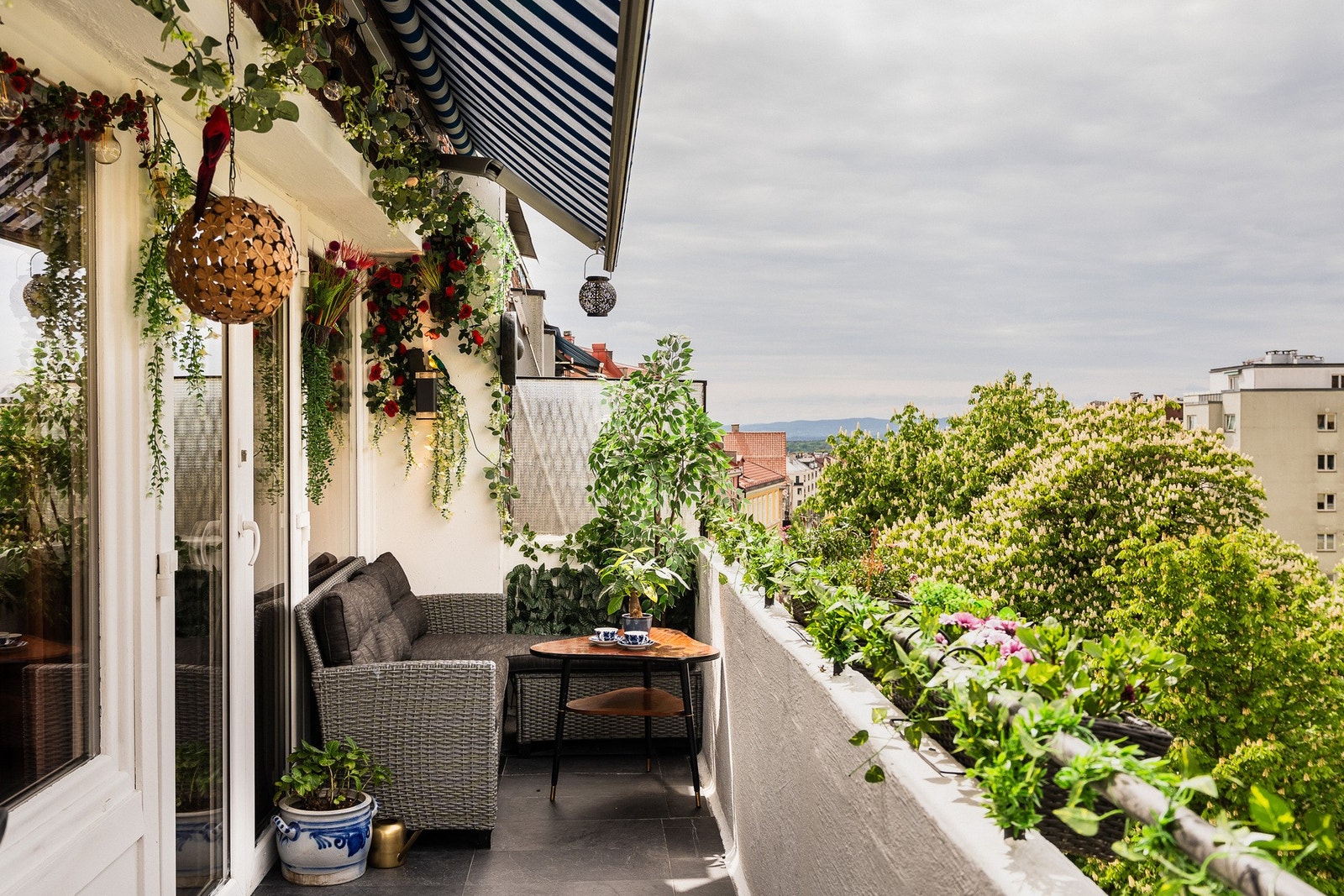 Den inntrukne balkongen på ca. 11 m² har god plass til en sittegruppe og utemøblement. Galleribilde