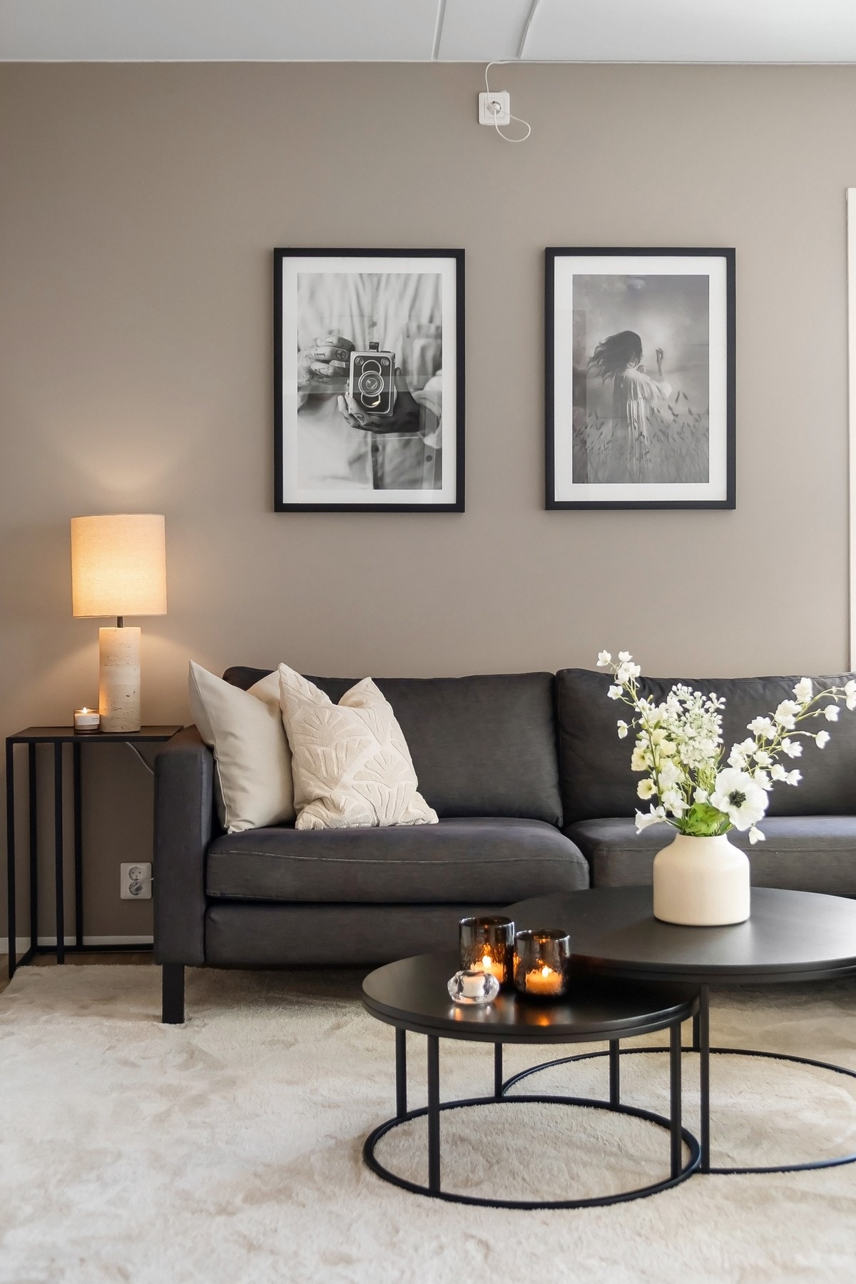 Leiligheten byr på flott stue med utgang til innglasset balkong, pent kjøkken, delikat baderom og soverom med walk-in closset. Må oppleves! Galleribilde
