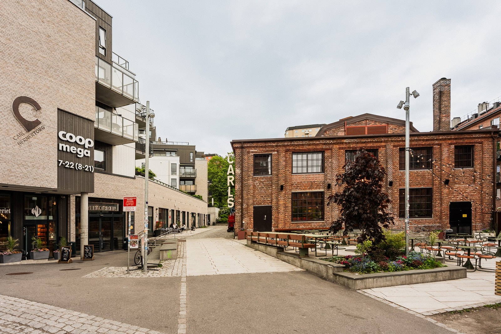 Kort vei til Carl Berner med Coop Mega og populære Carls som hyggelige nærtilbud. Galleribilde