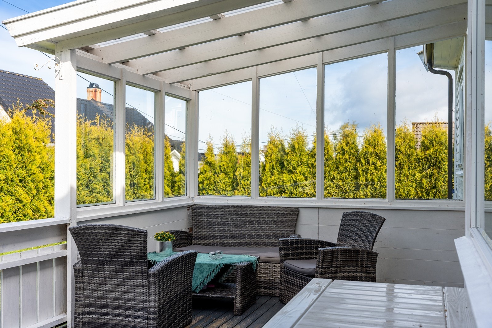 Praktisk overbygg på deler av terrasse Galleribilde