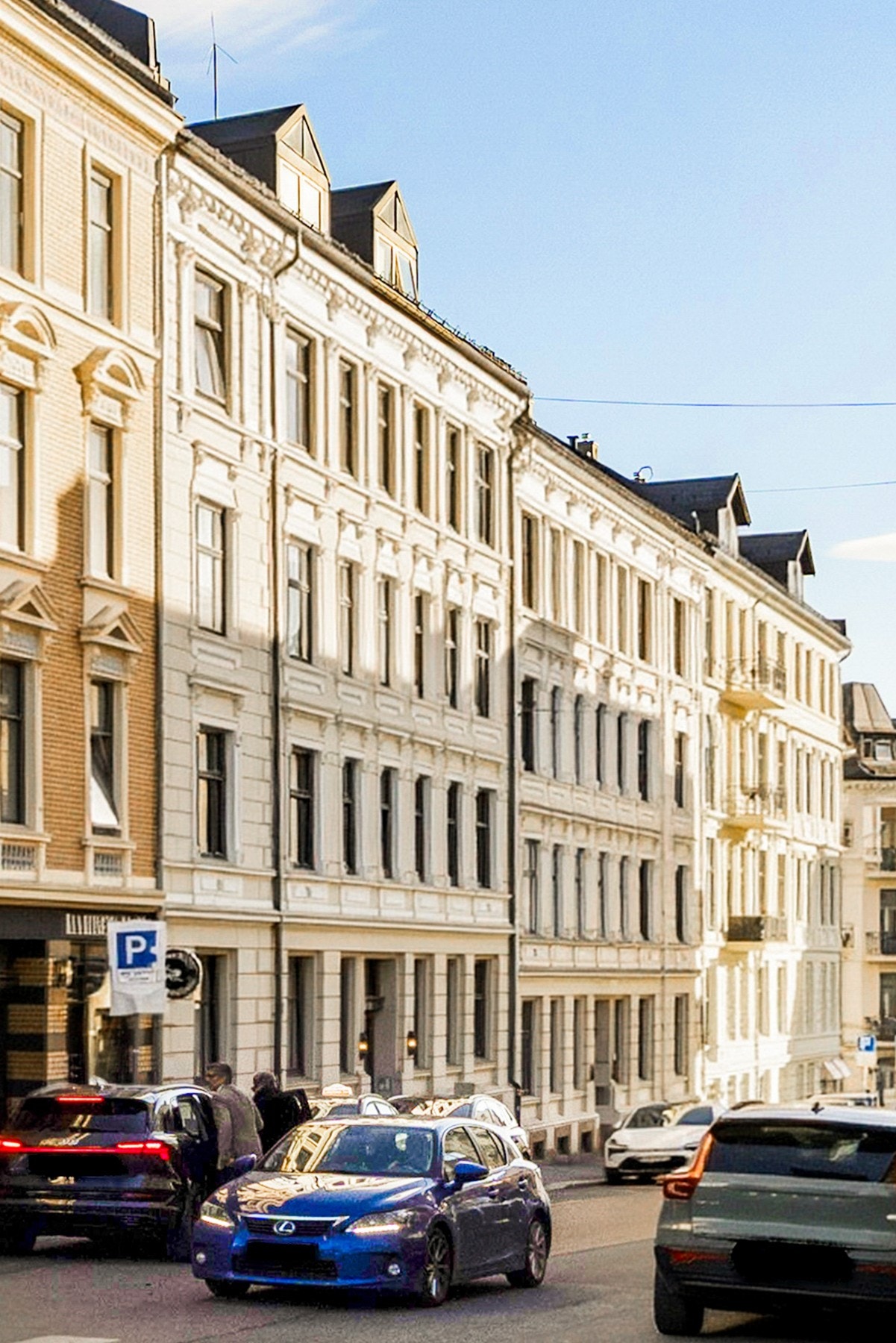 Et hyggelig sameie bestående av 15 seksjoner. Sameiet er veldrevet og har god vedlikeholdshistorikk med blant annet renoverte soilrør, pipeløp og piper, nytt sentralt brannvarslingsanlegg og fasader. Velholdt frognerbygård fra 1897. Galleribilde