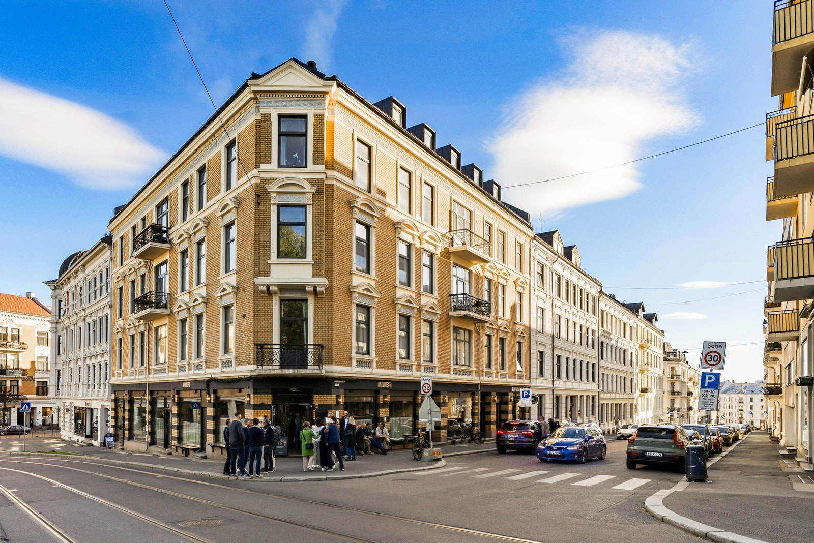 Boligen har en attraktiv og sentral beliggenhet på Frogner. Galleribilde