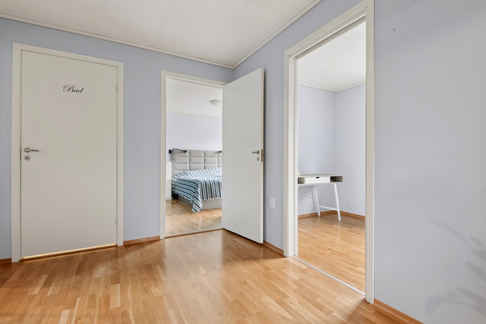 Fra gangen er det videre adkomst til leilighetens 3 soverom. Galleribilde