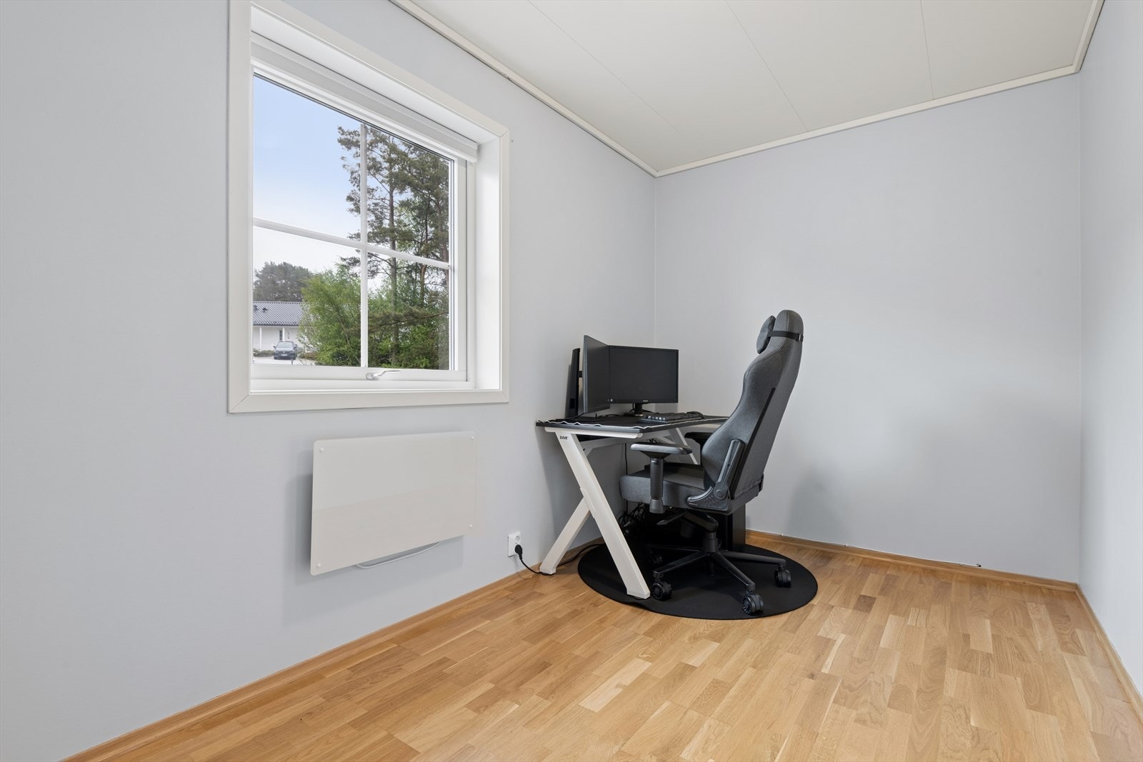 Alle rommene er av god størrelse, med plass til seng, garderobe og øvrige møblement. Galleribilde