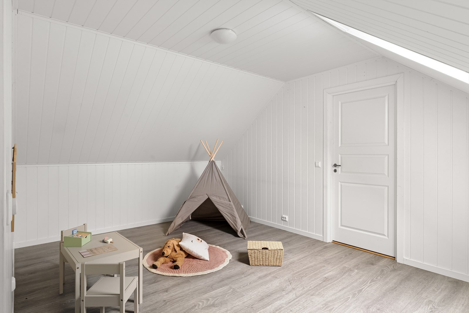 Et perfekt areal for lek, hobbyer eller en ekstra TV-stue. Galleribilde