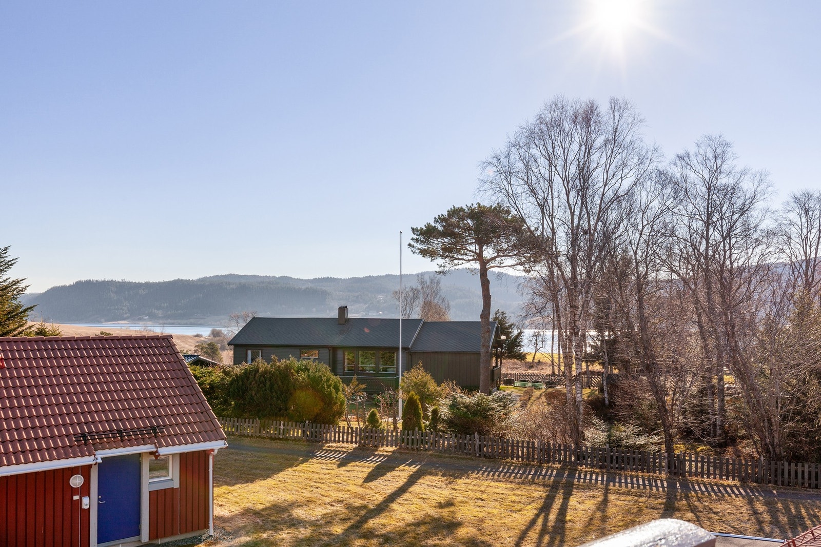 Fra balkong har man utsikt utover Botn. Galleribilde
